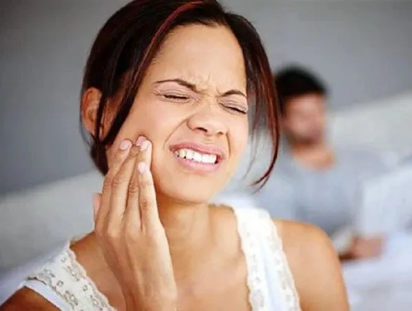 Health Tips: दांतों के दर्द से तुरंत मिलेगी राहत, आजमाएं ये घरेलू नुस्खा...