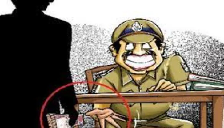 पीलीभीत: दरोगा ने दो लाख लेकर घटना दबाई, पिटाई से घायल महिला ने जान गंवाई