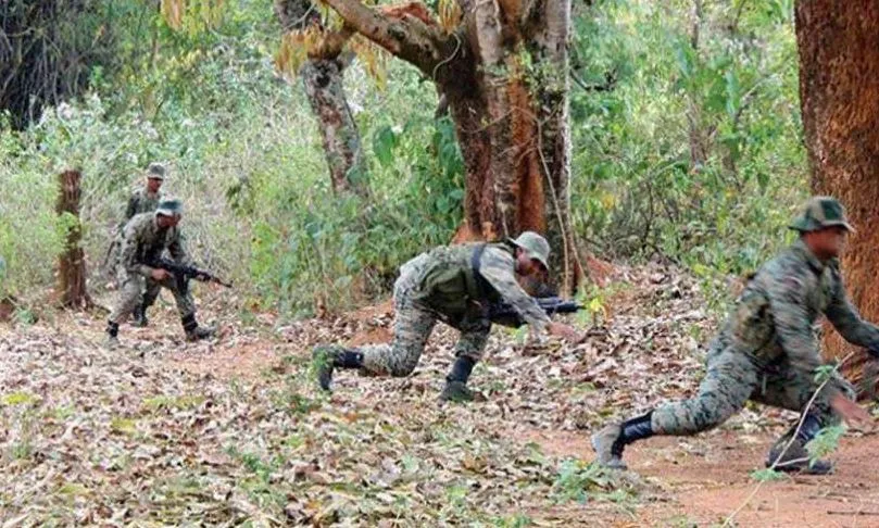 छत्तीसगढ़: नक्सलियों ने की गोलीबारी, सीआरपीएफ का प्रधान आरक्षक शहीद 