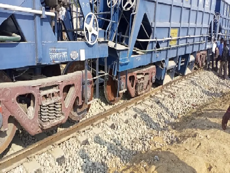 फर्रूखाबाद : मालगाड़ी का डिब्बा उतरा, सवा दो घंटे कानपुर-कासगंज ट्रैक रहा बाधित