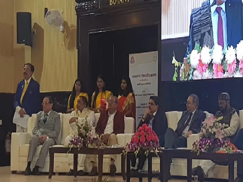 लखनऊ विश्वविद्यालय  का 102वां स्थापना दिवस : एक मंच पर आये पूर्व छात्रों ने साझा किये विचार 