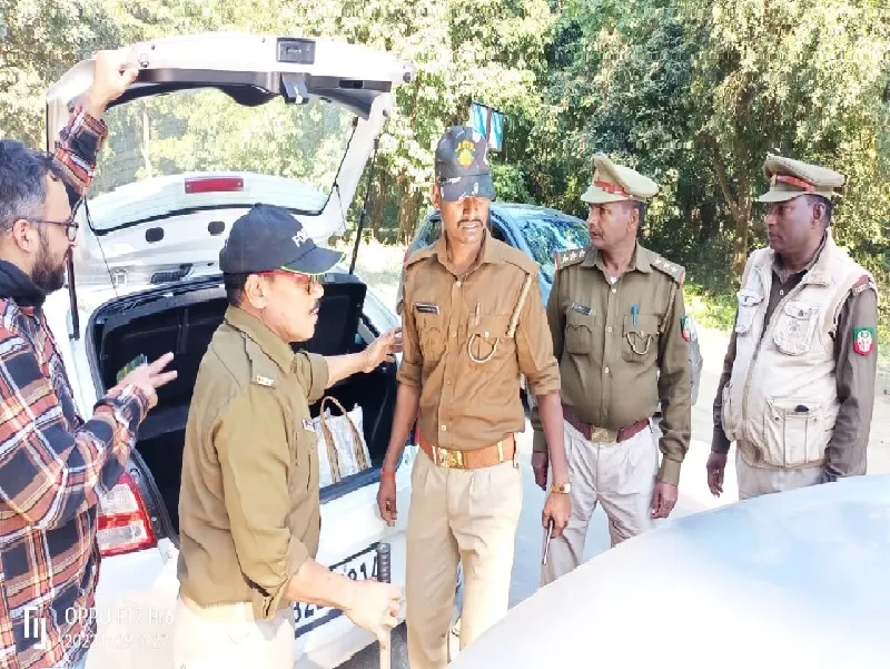  बहराइच  : वाहन में जांच के बाद ही मिल रहा प्रवेश