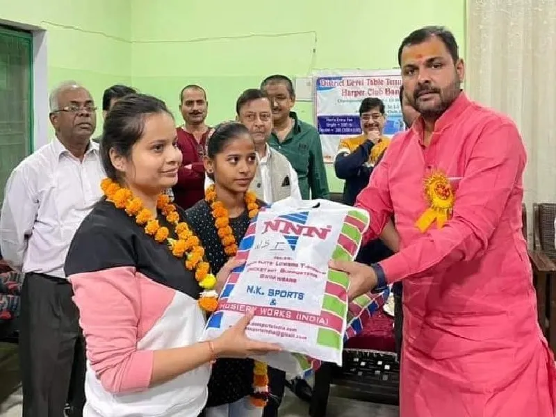  बांदा : टेबिल टेनिस टूर्नामेंट पुरुष सिंगल व डबल में डॉ.सरेंद्र सिंह रहे विजेता