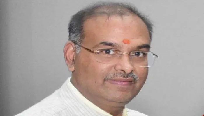 लखनऊ : प्रोफेसर विनय पाठक के चार और करीबियों के नाम आए सामने