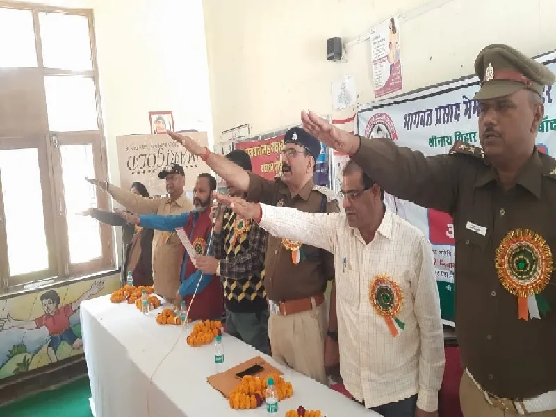  बांदा :  बिना हेलमेट या सीट बेल्ट के वाहन न चलाने की दी गई नसीहत