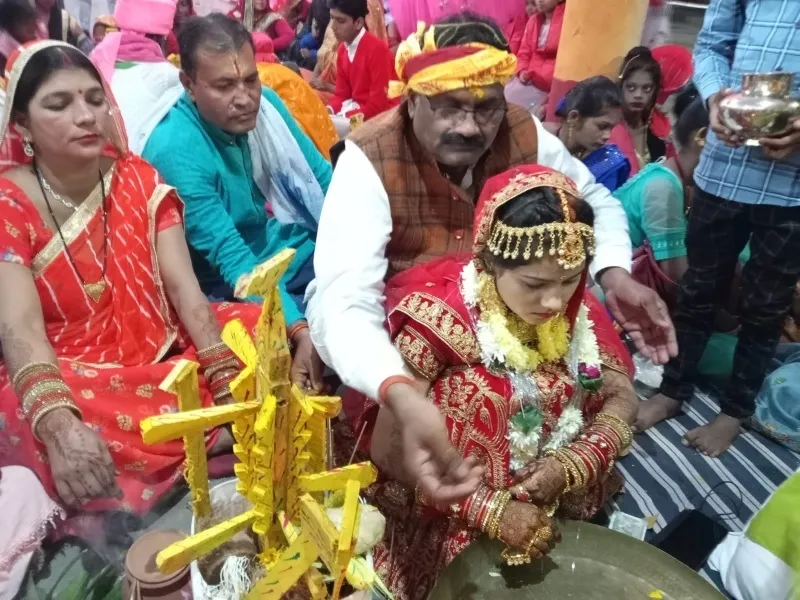  चित्रकूट : राज्यमंत्री ने दिया 11 नवदंपतियों को आशीर्वाद