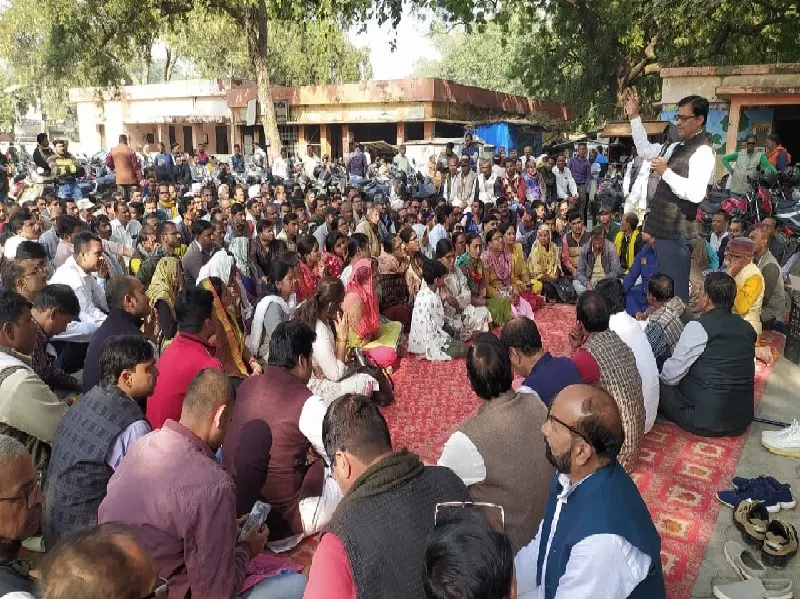 चित्रकूट : मोबाइल से उपस्थिति का बहिष्कार करने का निर्णय