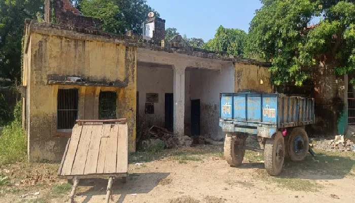 अयोध्या :दस वर्षों से बंद पड़ी है साधन सहकारी समिति