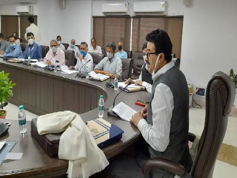 लखनऊ : अंतरराष्ट्रीय मानकों के अनुसार किया जाये तरणताल का निर्माण : नवनीत सहगल