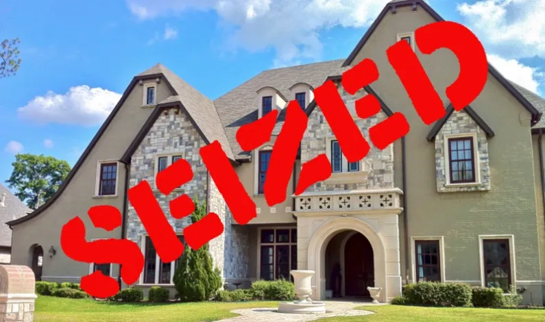 हल्द्वानी: अवैध निर्माण पर दो व्यावसायिक भवन सील