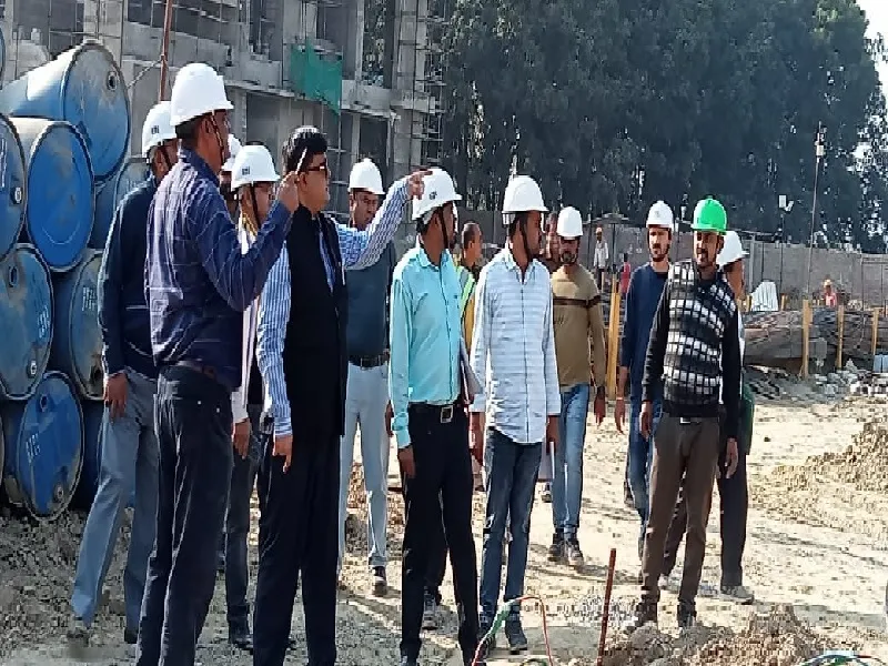  सुल्तानपुर : मेडिकल कॉलेज का निर्माण तेज करने का निर्देश