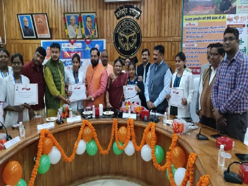 बहराइच : जिले को मिली सात स्टॉफ नर्स, दिया नियुक्त प्रमाण पत्र