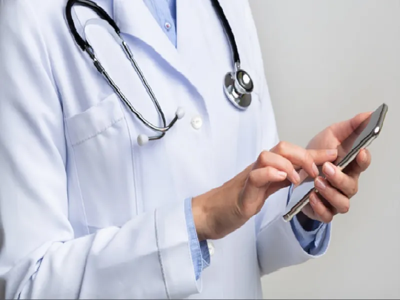 UP : होली पर 225 डॉक्टरों को झटका, स्वास्थ्य विभाग ने रद्द की संविदा भर्ती