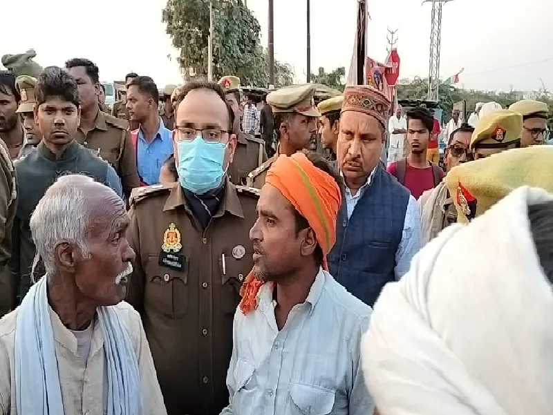 बांदा : डंपर ने साइकिल सवार ताई-भतीजे को रौंदा, ग्रामीणों ने लगाया जाम