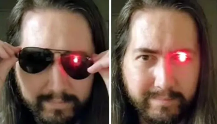 OMG! इंजीनियर के अजब-गजब कारनामें... कैंसर से चली गई रोशनी तो एक आंख में लगा ली फ्लैशलाइट