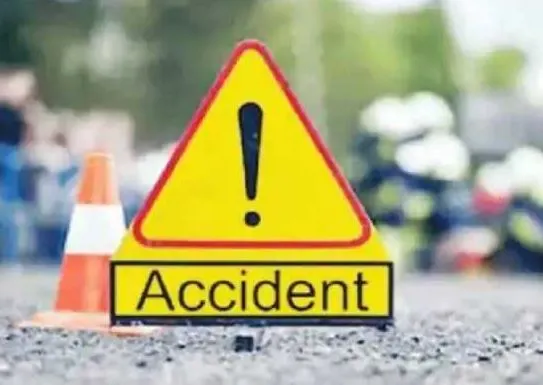 संभल: ट्रक की चपेट में आकर बाइक सवार दो दोस्तों की मौत