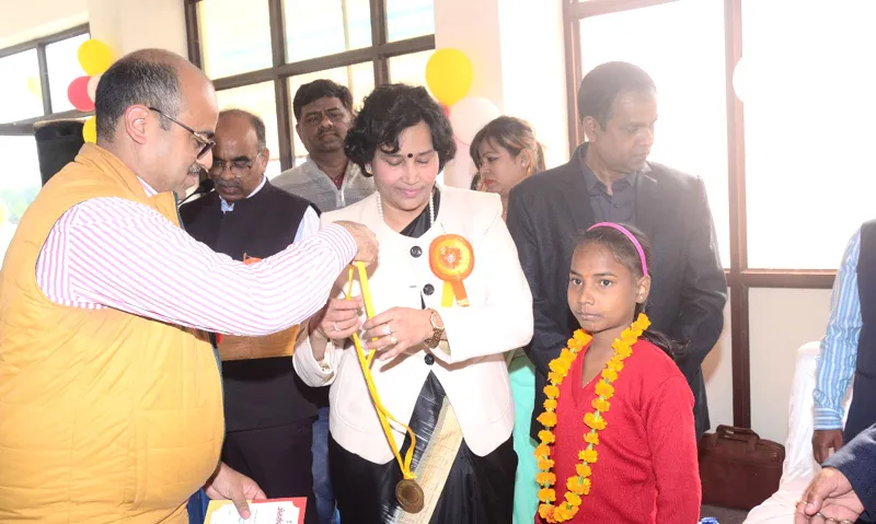 लखनऊ में अंतर्राष्ट्रीय दिव्यांगता दिवस पर सरकारी स्कूलों के बच्चों ने दिखाई प्रतिभा, निदेशक शुभा सिंह ने बढ़ाया बच्चों का हौसला 