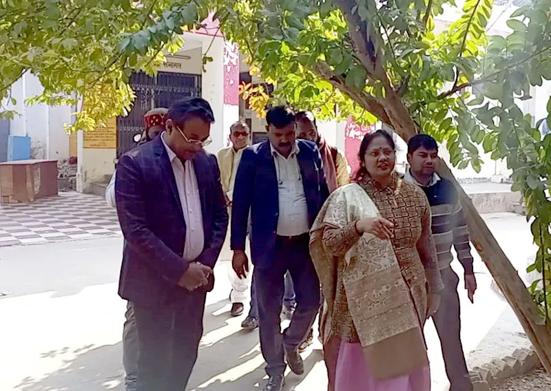 लखनऊ: ग्राम्य विकास राज्यमंत्री विजयलक्ष्मी गौतम के औचक निरीक्षण से मचा हड़कंप