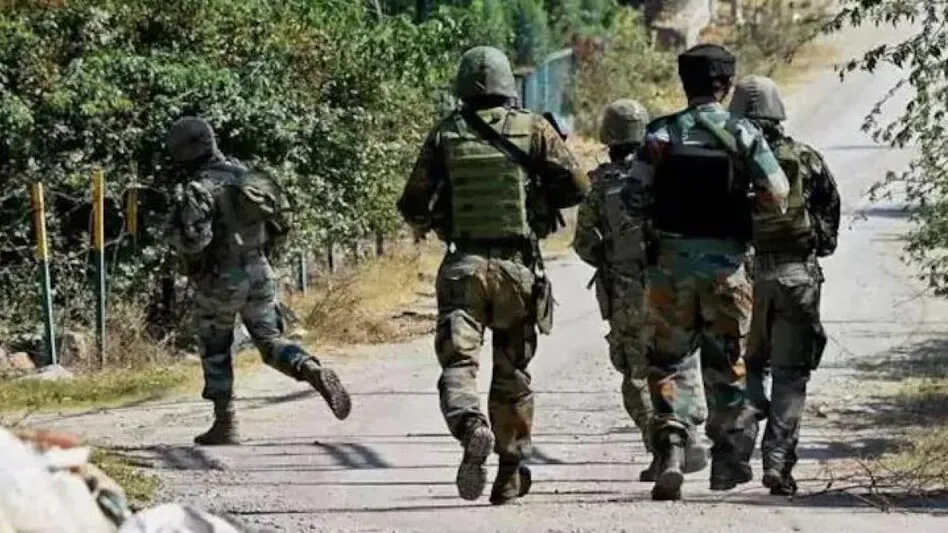 शोपियां में कश्मीरी पंडित के हत्यारे सहित लश्कर के तीन आतंकी ढेर, एक AK-47 राइफल भी बरामद