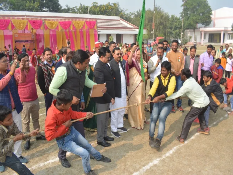 World Disability Day : हरदोई DM ने बढ़ाया दिव्यांगों का हौसला, कही ये बड़ी बात