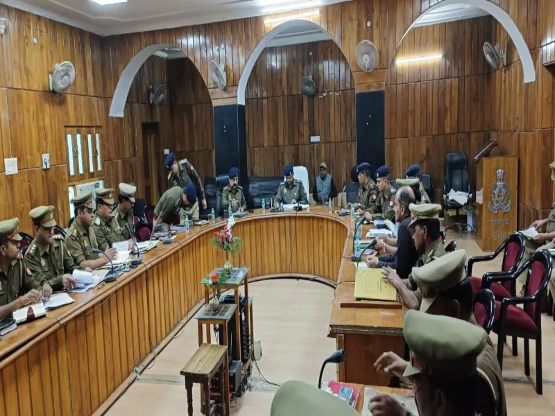 बहराइच: एसपी ने ली थानाध्यक्षों की क्लास, भारत-नेपाल सीमा पर विशेष सतर्कता बरतने के दिए टिप्स