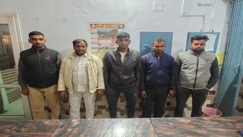 संभल: 16 पशुओं से भरा कैंटर पकड़ा, पांच आरोपी गिरफ्तार 