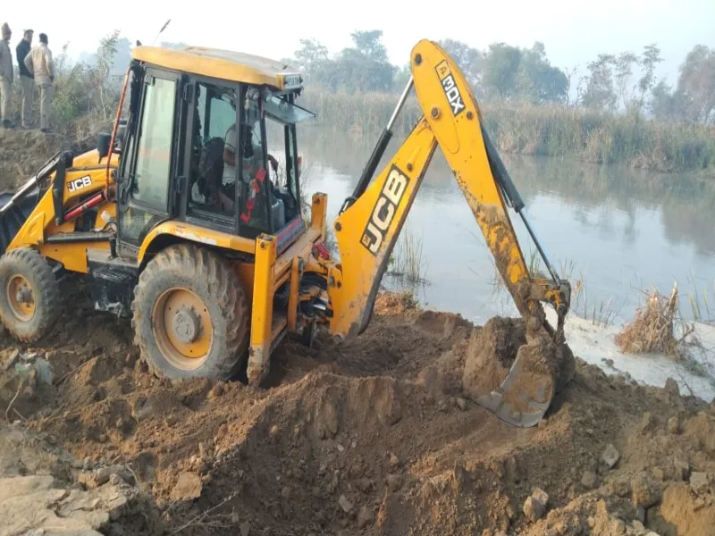 रायबरेली: शारदा सहायक नहर की कटी पटरी, सैकड़ों बीघे फसल डूबी 