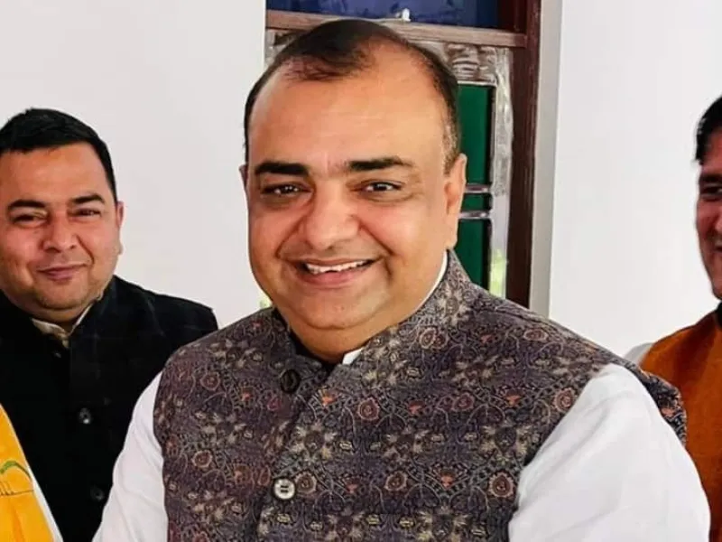लखनऊ: आकाश को अलॉट हुआ आजम का सरकारी आवास 