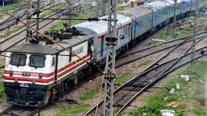 MP गलत ट्रेन में चढ़ने से घबराई बुजुर्ग महिला चलती गाड़ी से कूदी  