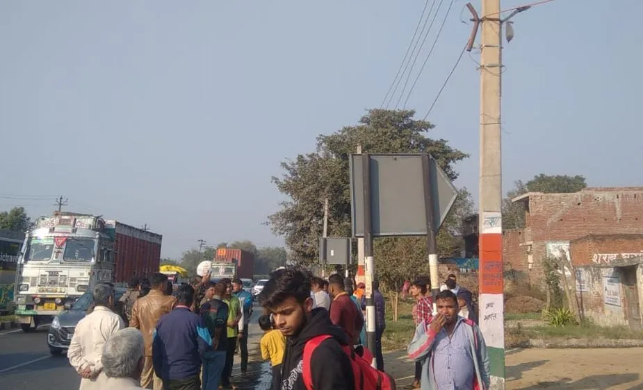 मेरठ: बाइक को टक्कर मारकर ट्रैक्टर-ट्रॉली चढ़ी महिला के ऊपर, मौके पर मौत