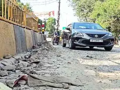 हल्द्वानी: साहब...टूटी सड़क और लाइटें कब ठीक होंगी..कुछ तो बता दें...