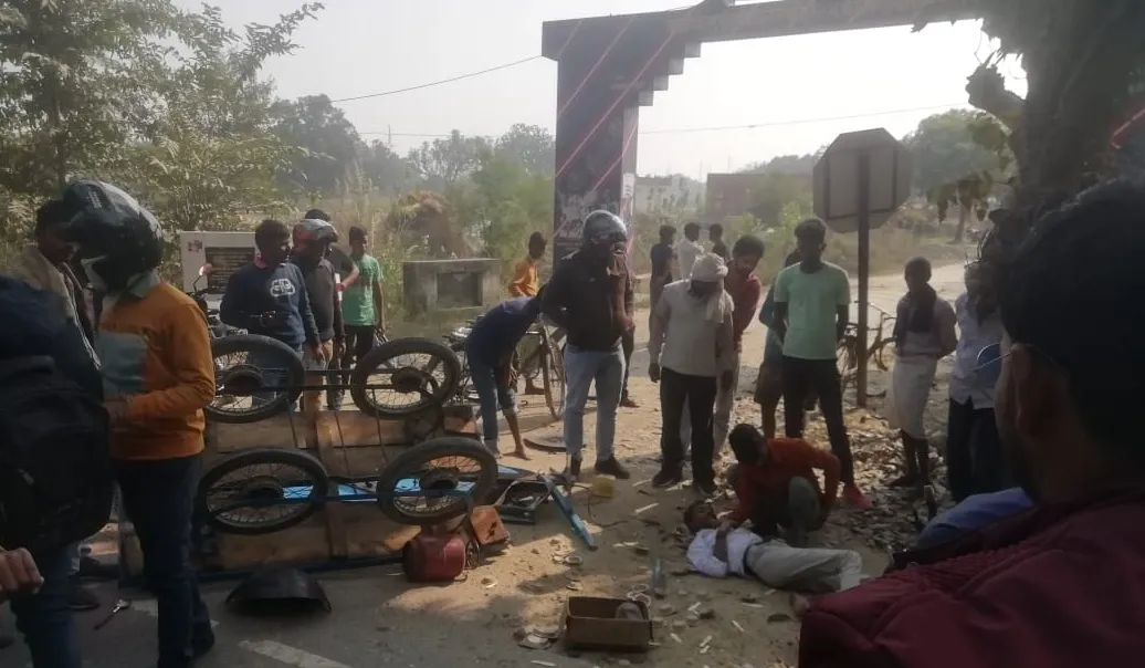 सुल्तानपुर: सड़क दुर्घटना में घायल किशोर की मौत, दो की हालत गंभीर 