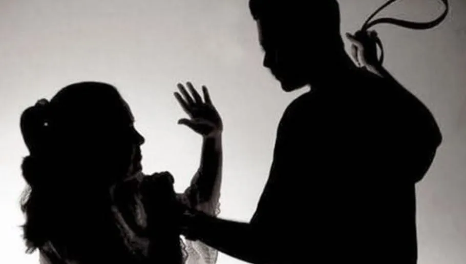 दिल्ली पुलिस की एसआई से पति ने की मारपीट, महिला आयोग ने भेजा नोटिस