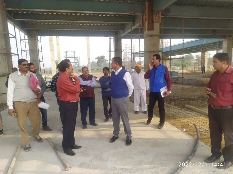 निर्माण कार्य में आ रही बाधाओं का तत्काल हो निराकरण :मंडलायुक्त