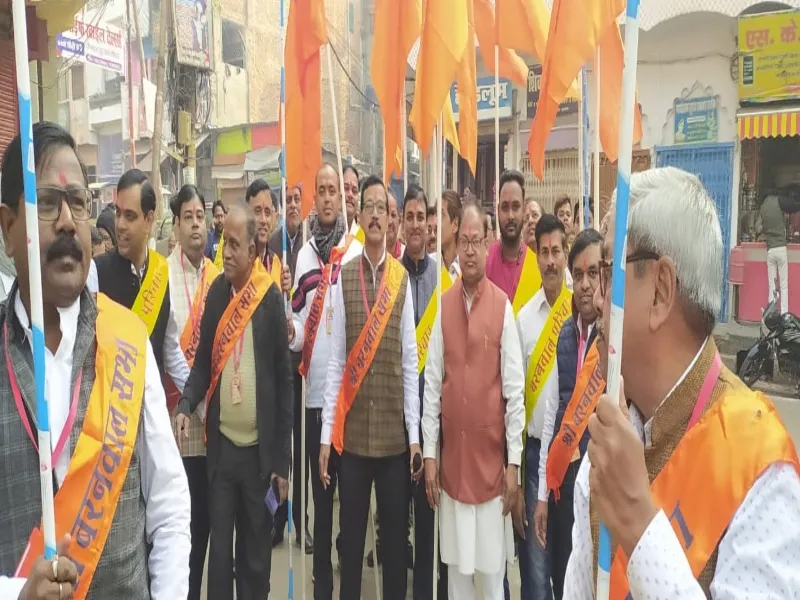 सुल्तानपुर: गाजे-बाजे के साथ निकाली गई अहिबरन महाराज की शोभायात्रा 