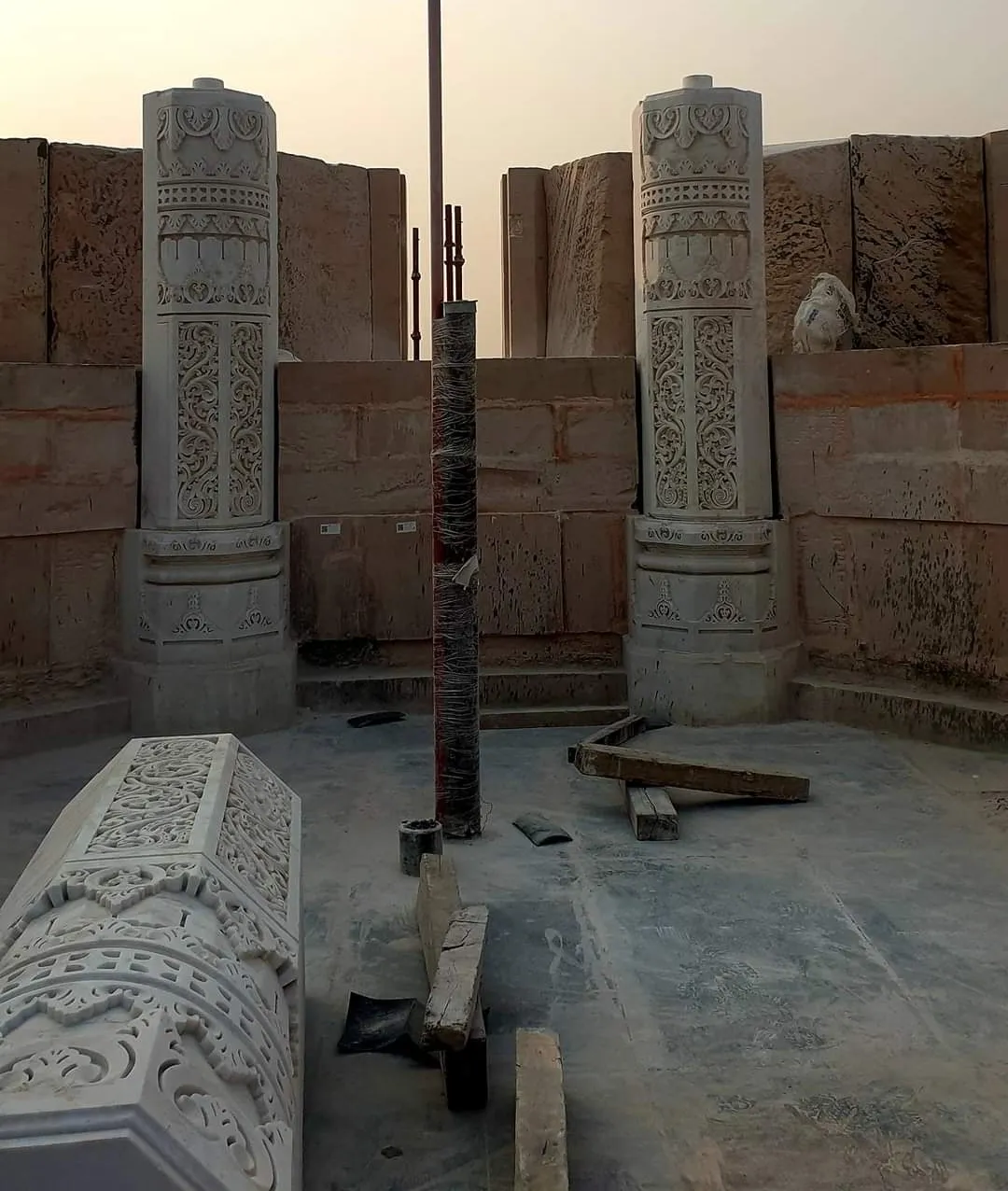 राम मंदिर निर्माण: गर्भगृह में मार्बल व लाल पत्थर बढ़ाएंगे शोभा