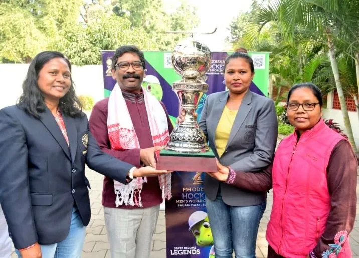CM हेमंत ने रांची में पुरुष विश्व कप हॉकी प्रतियोगिता-2023 की ट्रॉफी का किया अनावरण