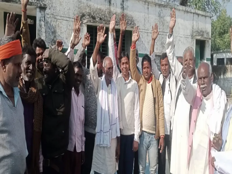 बहराइच: बांध बनाने की मांग को लेकर ग्रामीणों ने भरी हुंकार, किया प्रदर्शन