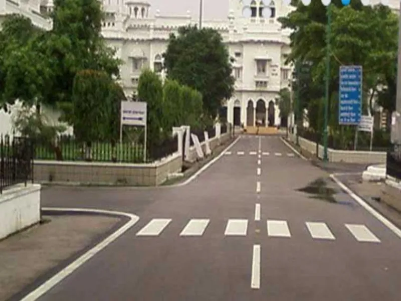 लखनऊ: केजीएमयू में रेजिडेंट डॉक्टरों ने कर्मचारी को पीटा