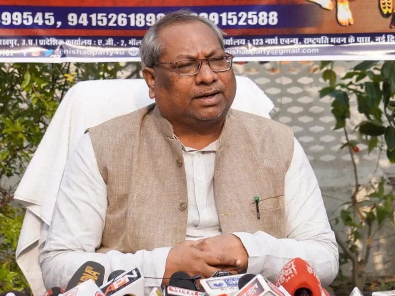 मंत्री संजय निषाद ने अखिलेश यादव पर खोला मोर्चा, बोले- जातियों को बना दिया फुटबॉल 