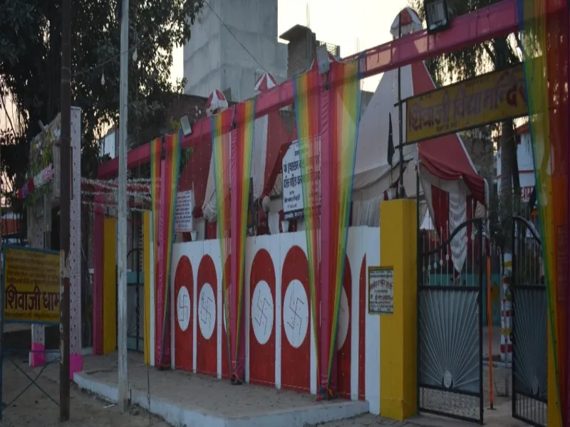 हरदोई: विद्यालय को बना दिया बारातघर, मानकों की उड़ाई धज्जियां