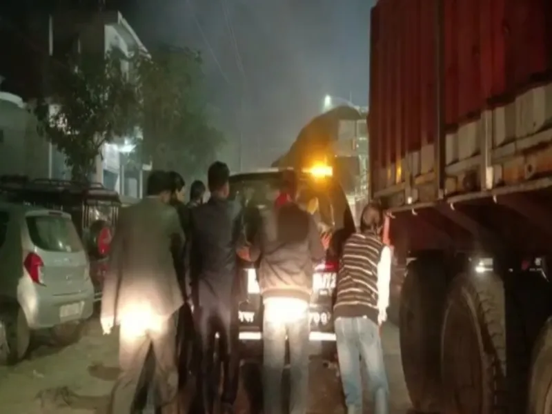 हरदोई: यूपी-112 की कार में धक्का लगने का सपा नेता ने शेयर किया फोटो, योगी सरकार पर कसा तंज 