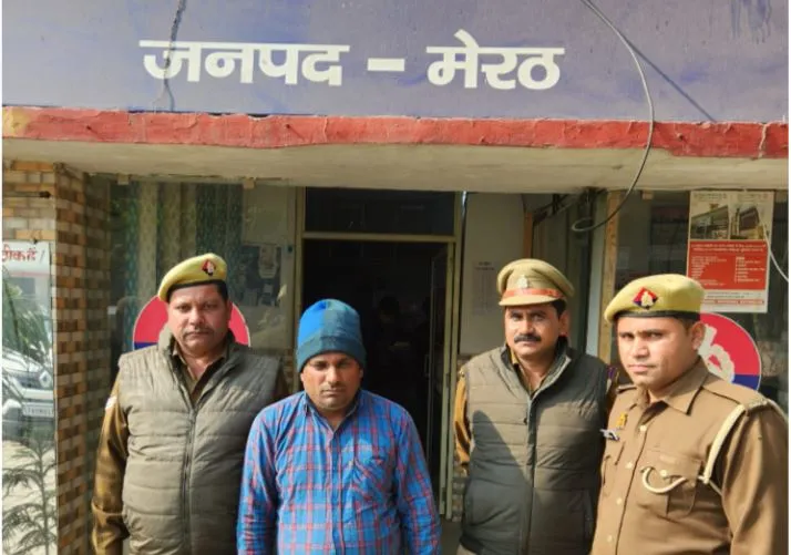 मेरठ: ट्रांसफार्मर से सामान चोरी करके ले जा रहे बदमाशों की पुलिस से मुठभेड़,  एक बदमाश को पैर में लगी गोली