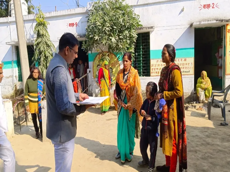 गोंडा: DM के निरीक्षण में गैरहाजिर मिली Principal निलंबित, कई शिक्षकों का वेतन रोका
