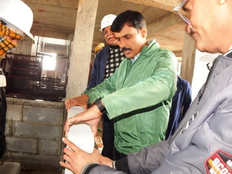 हरदोई: DM ने मेडिकल कालेज निर्माण की परखी हकीकत, दिए निर्देश   