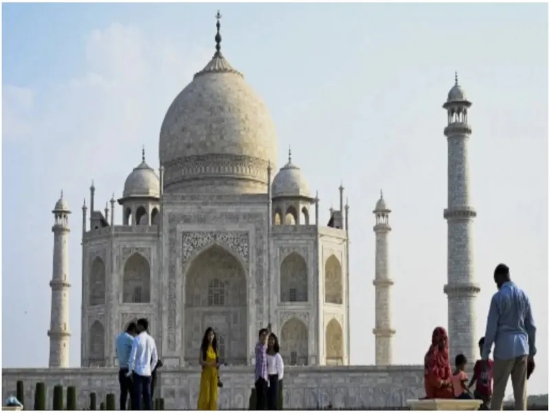 Agra: ताजमहल के बाहर Covid-19 पॉजिटिव मिला अर्जेंटीना का Tourist, हुआ लापता  