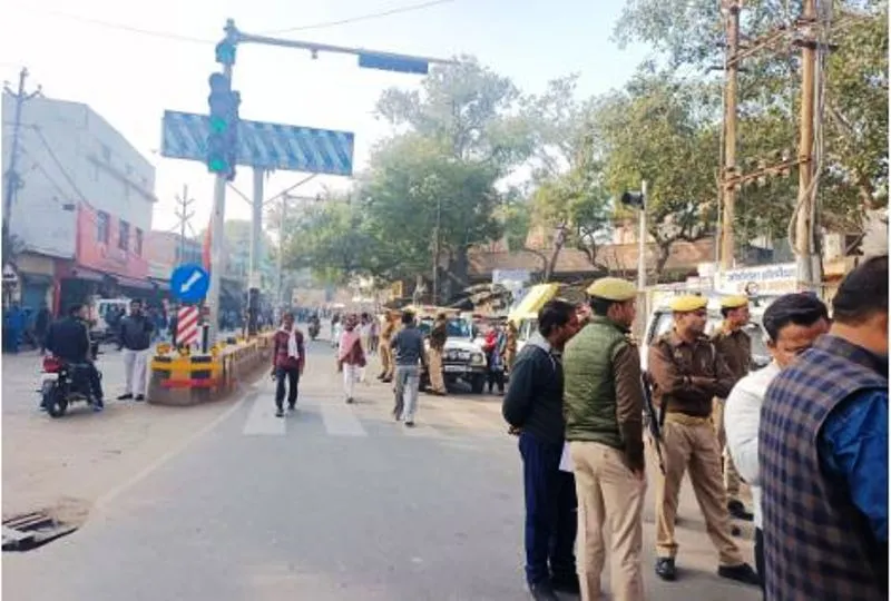 मथुरा: मस्जिद में हनुमान चालीसा का पाठ करने जाते हिंदू महासभा के पदाधिकारी गिरफ्तार