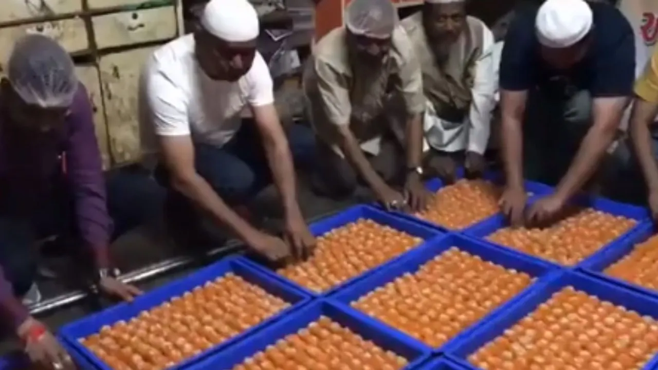 Gujarat Election 2022: BJP की जीत पर जश्न का माहौल, मुस्लिमों ने बनाए 151 किलो लड्डू, देखें Video