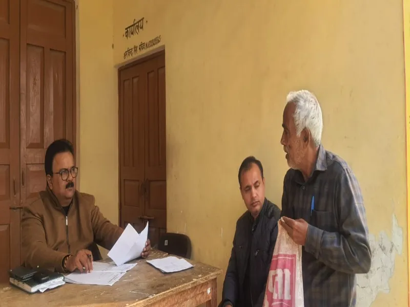 रायबरेली: एसडीएम के निरीक्षण में बंद मिला धान खरीद केंद्र, प्रभारी भी नदारद 