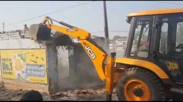 खटीमा: जाम के लिए जिम्मेदार अतिक्रमण पर चला डंडा, मचा हड़कंप